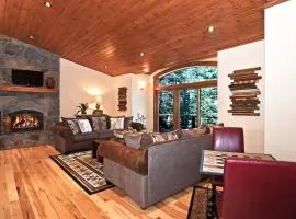 Rooney Ridge - Luxury 2600 Sq Ft, Cozy Fireplace, Family Room, Ping Pong Table!