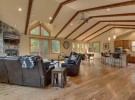 Paradise in the Pines - Luxury Home in Quite Neighborhood, Wooded Views, Short Drive to Skiing