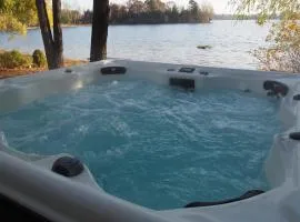 A Short's Walk - Lakefront W Spa & Kayaks!