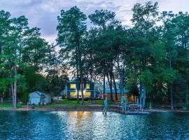 Luxurious Lakefront Escape