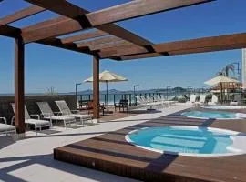 Apê pé na areia com vista mar e próximo ao Beto Carrero - Condomínio Vila Açoriana