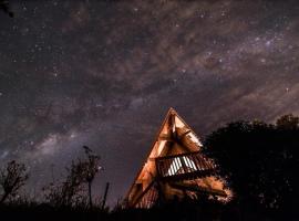 Eclectic Luxurious 70s Mansion, rumah liburan di Wellington