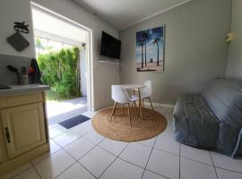 Bungalow climatisé à 200 m du lagon 2/3 pers，位于拉萨尔勒班的酒店