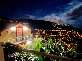 Tropical House, caba&ntilde;a o casa de campo en Ribeira Brava