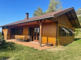 Chalet en pleine nature avec vue, hotel na may parking sa Grésin