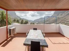 Lightbooking Gadi House Tasarte terraza y barbacoa