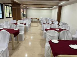 Hotel Z Square Bicholim Goa, hotell sihtkohas Jua