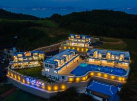 Yeosu Blueara Premium Pool Villa, hotell i Yeosu