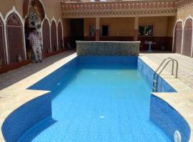 KASBAH IFRi, hotel z bazenom v mestu Amdnarene