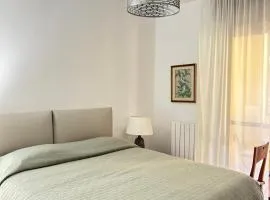 Casa vacanze 1702, con la camera matrimoniale con il bagno privato e un soggiorno comune