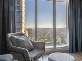 Sunrise Sky Lux Apartment, 33rd floor, Pool and Fitness Included