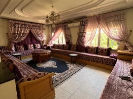 Villa meublée à louer par jour, hytte i Meknès
