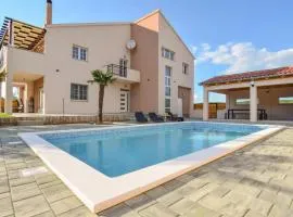 Amazing Apartment In Kasic With Wifi