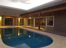 Bitcoins House Los Carpinchos Laguna Brava, hotel s vířivkou v destinaci Corrientes