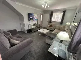 Spacious House To Accommodate 6