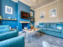 Modern 2-Bed Stylish Contractor House, Prime Portsmouth Location & Parking - By Blue Puffin Stays, hytte i Portsmouth