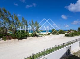 Beautiful Duplex of 160 m2 and 4 bed-rooms on Orient Beach, hotel with parking in Saint Martin