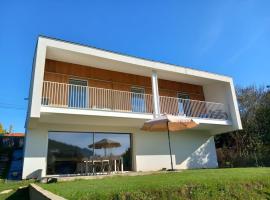 Casa moderna julio y agosto, cottage a Ferrol