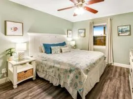 Condo With Beach Access 10 min Walk to Hangout