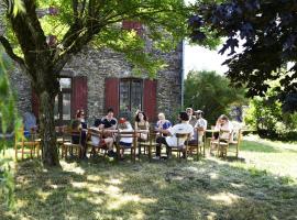 La Villa Bouloc, gite pour la famille, počitniška hiška v mestu Salles-Curan