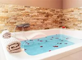 Studio Love room Spa Baignoire double La Ciotat Centre port