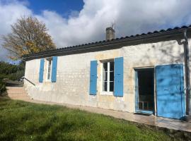 charmante maison de campagne, hotel in Jonzac