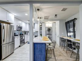 Modern Home-Downtown-3 Bedroom- King Bed, holiday home in Phoenix