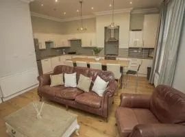 Central 4 Bed Apartment