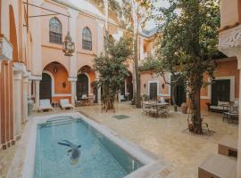 Riad Le Perroquet Bleu Suites & Spa, hotell i Marrakech