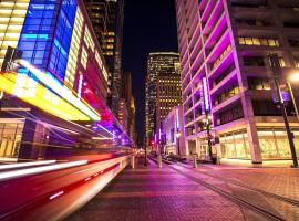 Urban Oasis Your Perfect Getaway in the Heart of Downtown!, hotel perto de Buffalo Bayou Park (parque), Houston