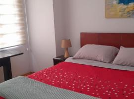 Luxemburgo, hotel with parking in Quito