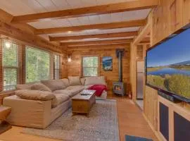 Fountain Cottage- Hot Tub- Pet Friendly- Walk to Dining, Short Drive to Skiing