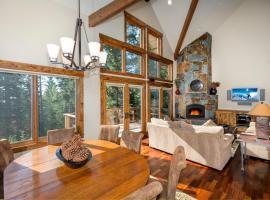 North Shore Bliss by Tahoe Getaways - 3 BR plus loft & Private Hot Tub, Hotel in Carnelian Bay