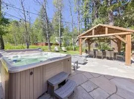 Rustling Grove in Tahoe City - Pet-Friendly, Walking Distance to Downtown and Lake - Private Hot Tub