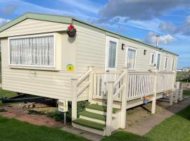 Sealands (Highbury) 8 berth next to Fantasy Island and Beach, hotell i Ingoldmells