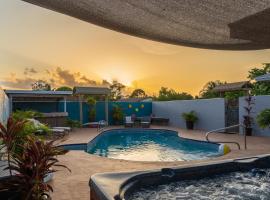 Chardonnay- Luxe home with pool ,spa and close to equestrian, hotel with parking in Royal Palm Beach