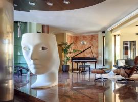 La Gigasuite - Design Villa at Sea with Spa & Pool، فندق سبا في تارانتو
