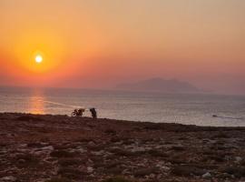 maison damour el haouaria chez h & h, homestay in El Haouaria