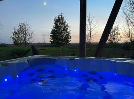 Gite au gré de la Loire: massage, piscine et spa, quarto em acomodação popular em Saint-Mathurin
