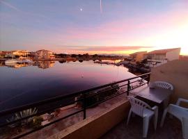 Appartement coup de coeur les pieds dans l'eau, hotel a Le Barcarès