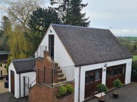 The Willow (Alton Towers, Animals, Peak District), cottage ở Denstone