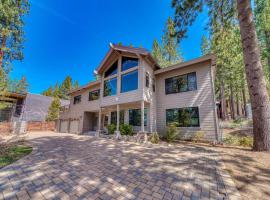 Classic Lake View Tahoe Home Located Lakeshore Blvd, golf hotel in Incline Village
