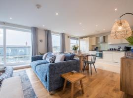 Beautiful Central Tenby Apartment with free parking, апартамент в Тенби
