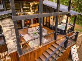 New Modern Farmhouse w Jacuzzi BBQ Arcade