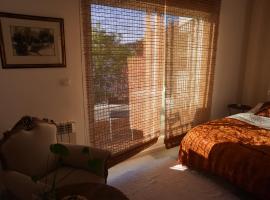 Cute and relaxing bed and breakfast en Albayz&iacute;n, B&B in Granada
