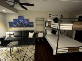 Luxe Park City Mountain Resort Studio, hotel cerca de Three Kings, Park City