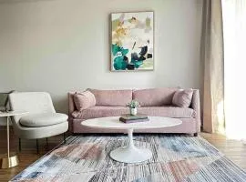 Serene King Bed Condo, MDR
