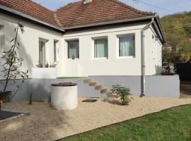 Szomolyai Vadvir&aacute;g vend&eacute;gh&aacute;z