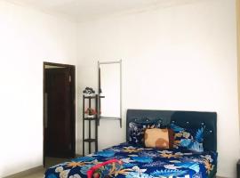 Adi Guest house, habitación en casa particular en Mataram