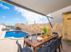 Ta Kalang Holiday Home, Hotel in Kerċem
